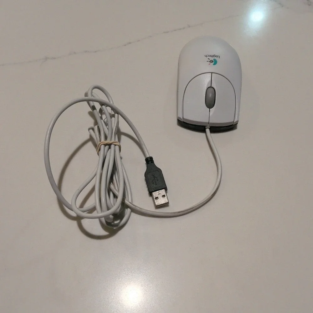 White Logitech USB Wired 2x Optical Wheel Mouse Model M-BJ58 P/N: 830524-0000